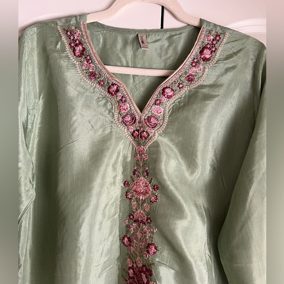Pakistani Designer Green Silk Kurta Sharara Size M | Floral Embroidered Formal - Picture 3 of 7